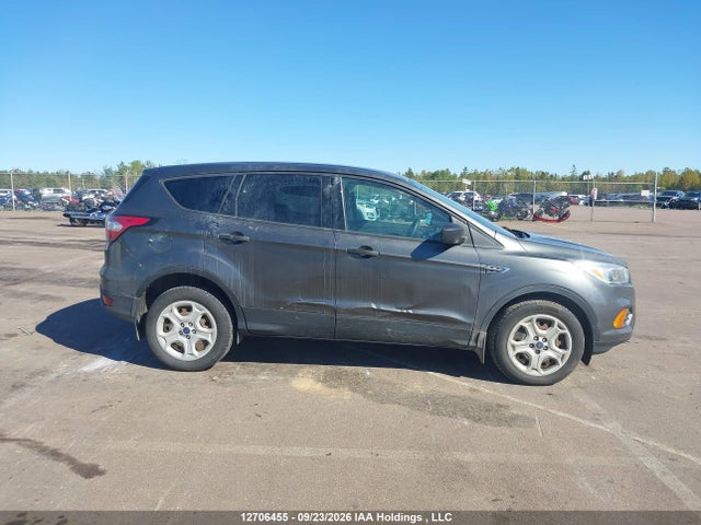 2017 Ford Escape S მანქანა იყიდება აუქციონზე, vin: 1FMCU0F78HUD00536, აუქციონის ნომერი: 12706455