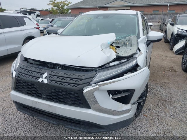 JA4ATUAA2NZ602924 Mitsubishi Eclipse Cross Es