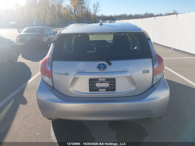 Toyota PRIUS C 2015 JTDKDTB3XF1583959 Image 16