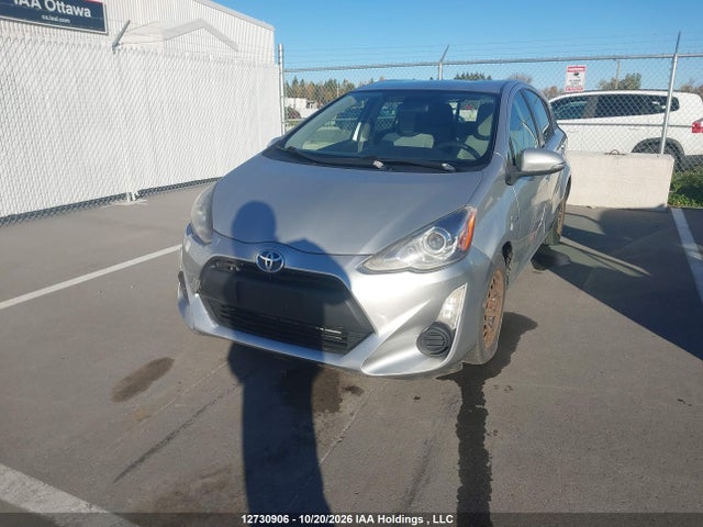 Toyota PRIUS C 2015 JTDKDTB3XF1583959 Image 2