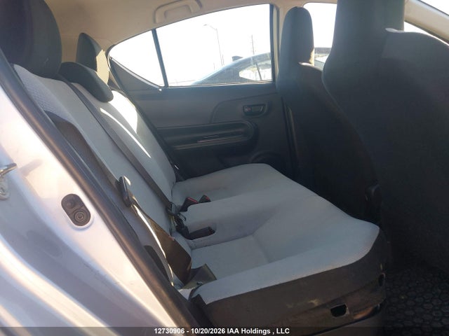 Toyota PRIUS C 2015 JTDKDTB3XF1583959 Image 8