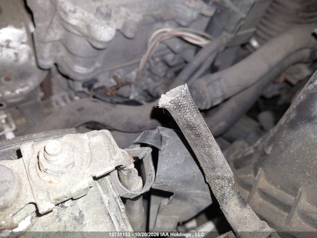 2T3ZFREV0FW210262 Toyota RAV4 LE