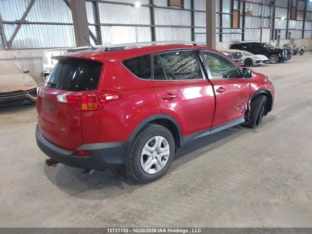 2T3ZFREV0FW210262 Toyota RAV4 LE