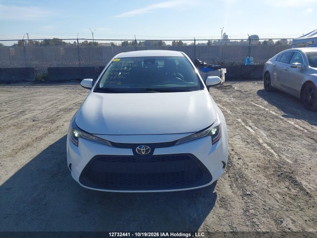 12732441 :رقم المزاد ، 5YFBPMBE1NP347743 vin ، 2022 Toyota Corolla Le مزاد بيع