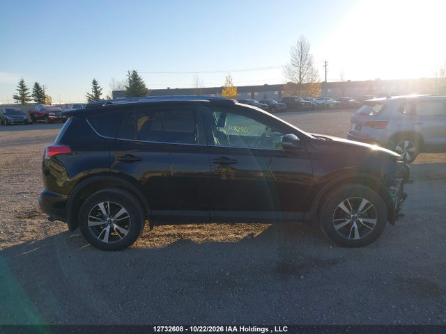 2T3BFREV0JW790932 Toyota RAV4 LE