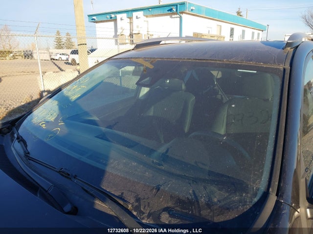 2T3BFREV0JW790932 Toyota RAV4 LE