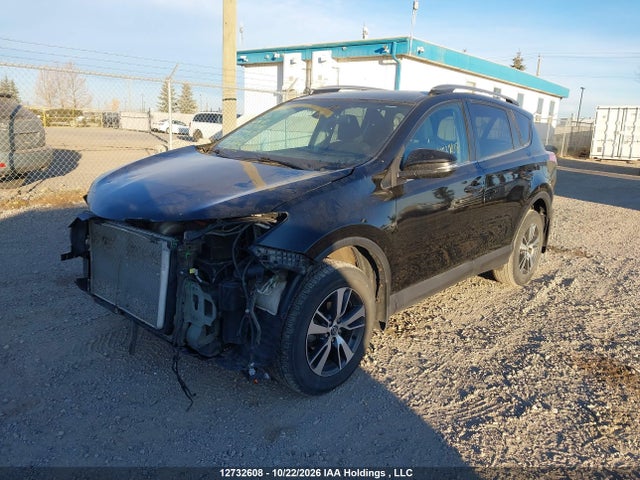 2T3BFREV0JW790932 Toyota RAV4 LE