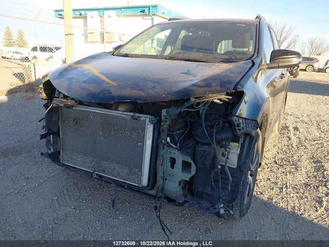 2T3BFREV0JW790932 Toyota RAV4 LE
