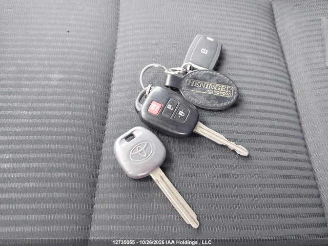 2T3BFREV4EW158649 Toyota RAV4 LE