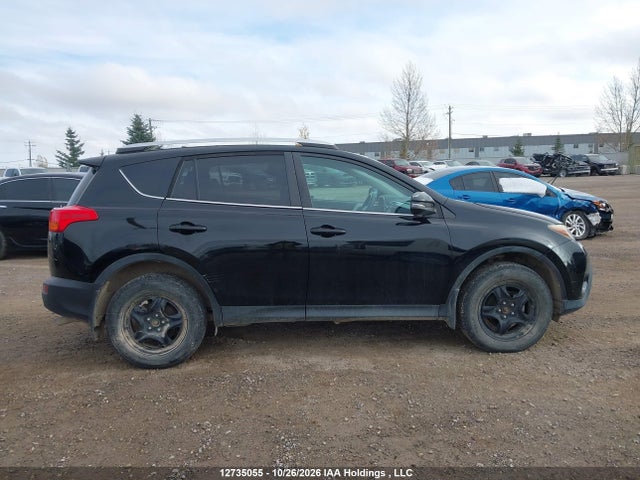 2T3BFREV4EW158649 Toyota RAV4 LE