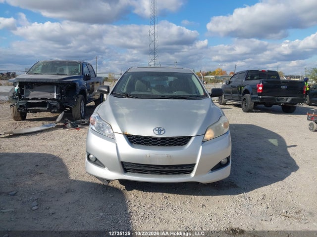 12735125 :رقم المزاد ، 2T1KU4EE8CC779652 vin ، 2012 Toyota Matrix مزاد بيع