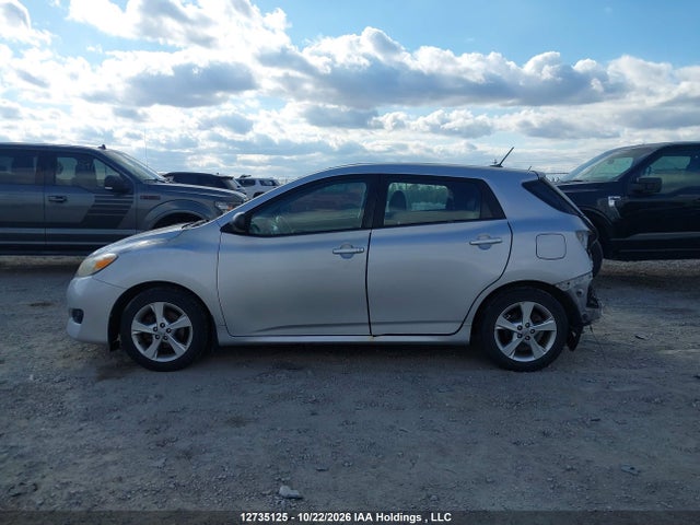 12735125 :رقم المزاد ، 2T1KU4EE8CC779652 vin ، 2012 Toyota Matrix مزاد بيع