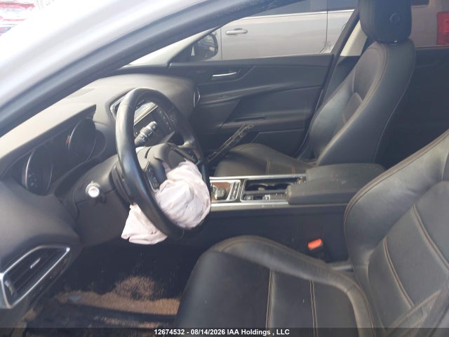 Jaguar Xe 20d Prestige 2018 SAJAK4FN8JCP38820 Image 5