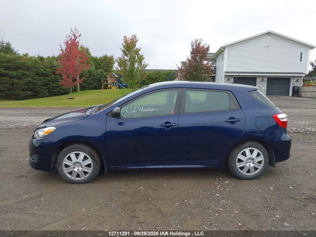 12711291 :رقم المزاد ، 2T1KU4EE1EC132710 vin ، 2014 Toyota Matrix Wagon مزاد بيع