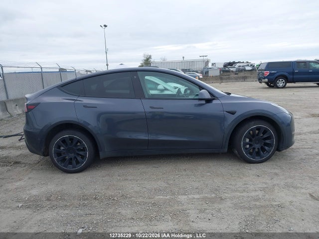 Tesla Model Y 2022 7SAYGDEE2NF488213 Image 13