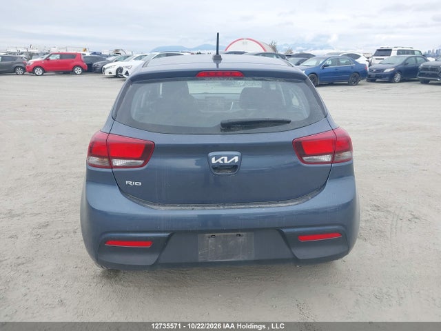 12735571 :رقم المزاد ، 3KPA25AD1NE497121 vin ، 2022 Kia Rio S مزاد بيع