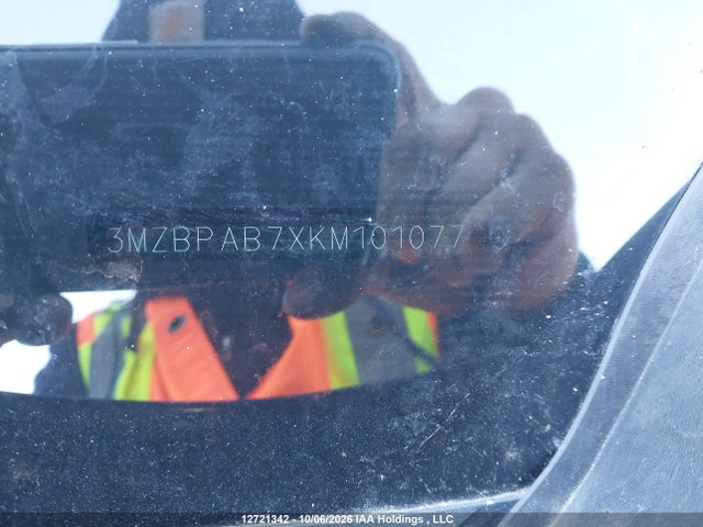 12721342 :رقم المزاد ، 3MZBPAB7XKM101077 vin ، 2019 Mazda Mazda3 Gx مزاد بيع