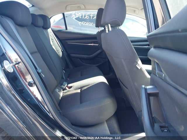 12721342 :رقم المزاد ، 3MZBPAB7XKM101077 vin ، 2019 Mazda Mazda3 Gx مزاد بيع