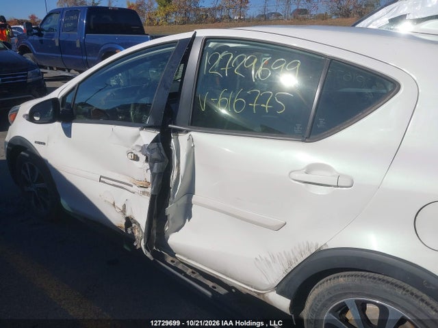 JTDKDTB31J1616775 Toyota Prius C Technology