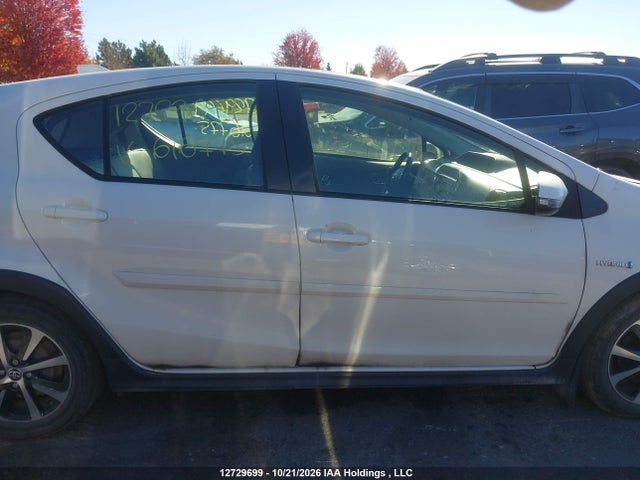 JTDKDTB31J1616775 Toyota Prius C Technology