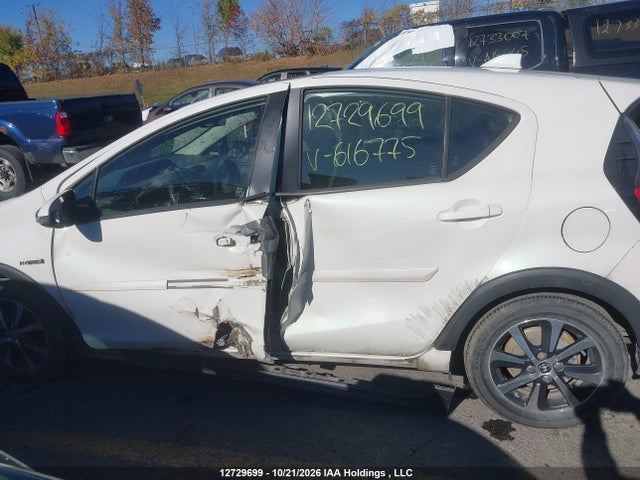 JTDKDTB31J1616775 Toyota Prius C Technology