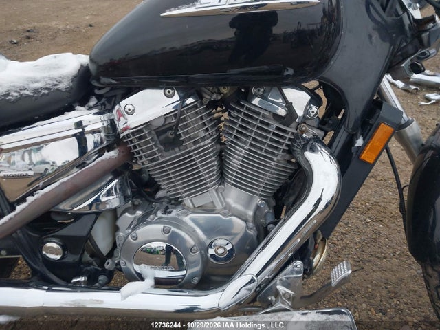 12736244 :رقم المزاد ، 1HFSC18225A900143 vin ، 2005 Honda Vt1100 C3 مزاد بيع