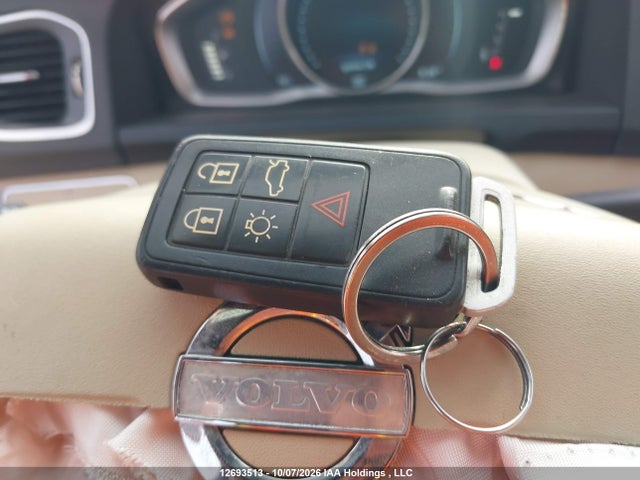 12693513 :رقم المزاد ، YV140MFK2F2354126 vin ، 2015 Volvo S60 T5 Premier مزاد بيع
