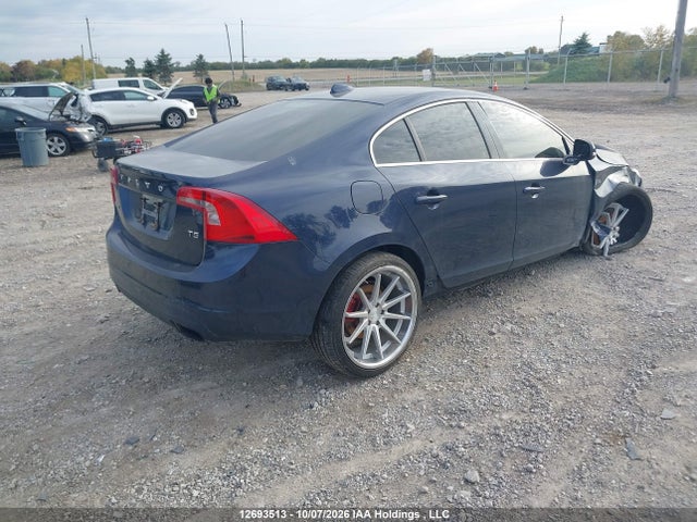 12693513 :رقم المزاد ، YV140MFK2F2354126 vin ، 2015 Volvo S60 T5 Premier مزاد بيع