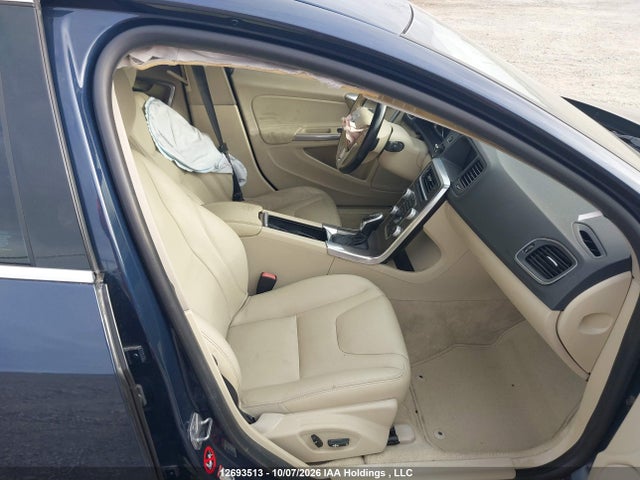 12693513 :رقم المزاد ، YV140MFK2F2354126 vin ، 2015 Volvo S60 T5 Premier مزاد بيع
