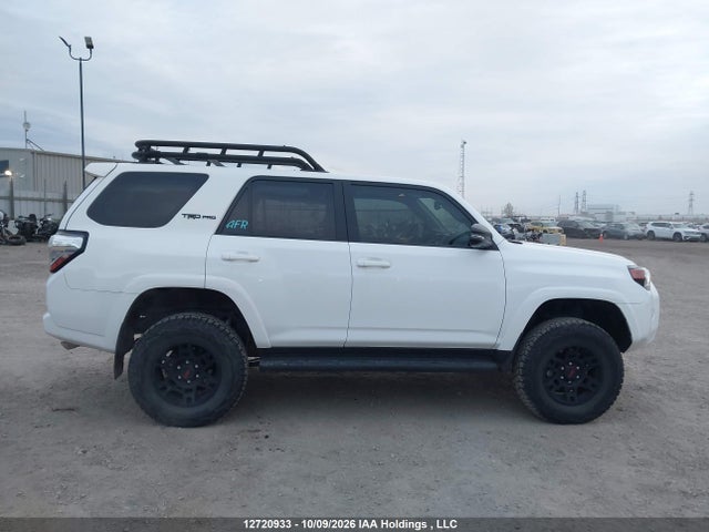 Toyota 4RUNNER SR5 2016 JTEBU5JRXG5281739 Image 13