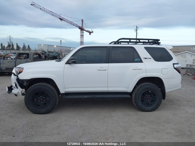Toyota 4RUNNER SR5 2016 JTEBU5JRXG5281739 Image 14