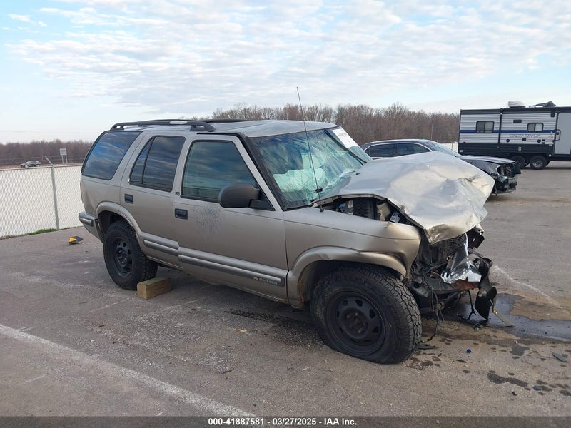 1998 Chevrolet Blazer   vin: 1GNDT13W8W2297568