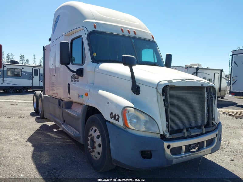 2016 Freightliner Cascadia 125   White vin: 3AKJGLDR0GSHF1582