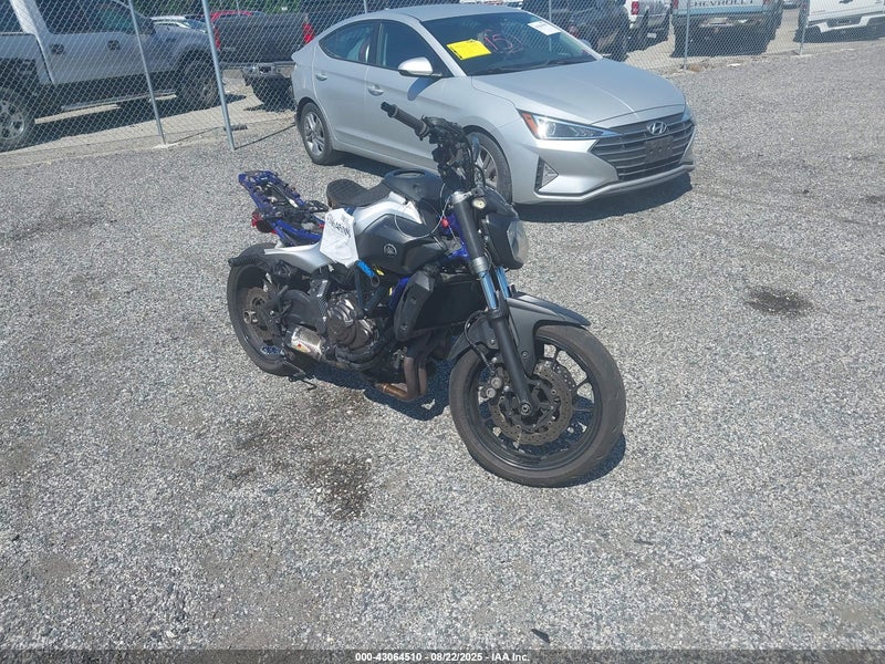 2016 Yamaha Fz07   Black vin: JYARM06E4GA008293