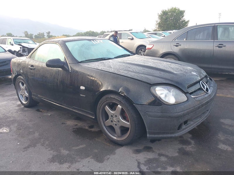 2000 Mercedes-benz Slk 230 Kompressor vin: WDBKK47F7YF151123