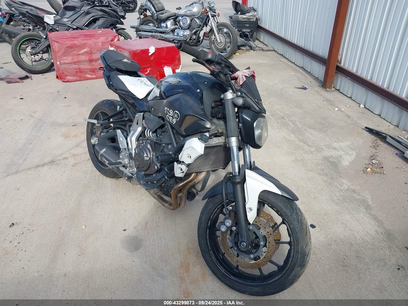 2016 Yamaha Fz07   Black vin: JYARM06E1GA007618