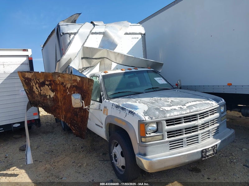 1997 Chevrolet C3500 Hd Chassis   White vin: 1GBKC34J8VJ105895