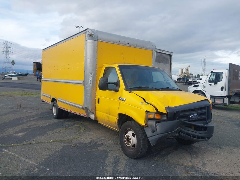 2015 Ford E-350 Cutaway   Yellow vin: 1FDWE3FS0FDA24155