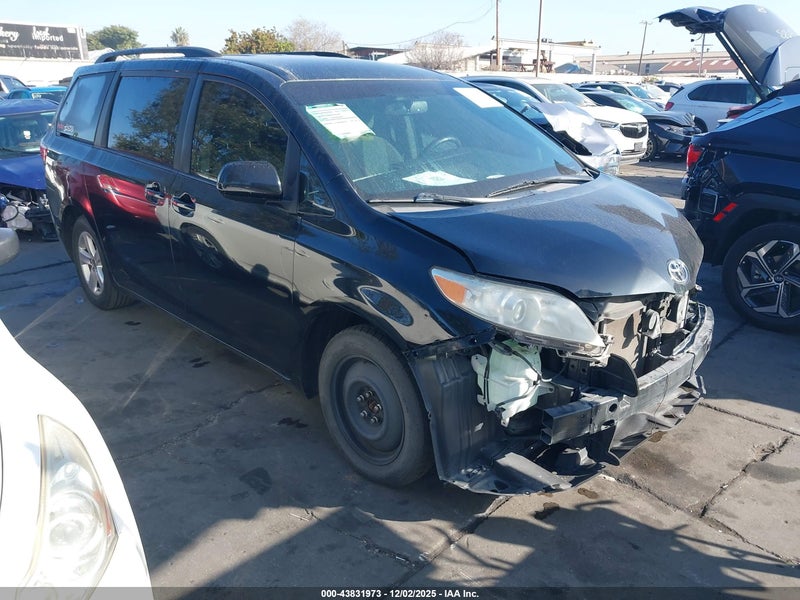 Price & History 2017 Toyota Sienna Le 8 Passenger vin