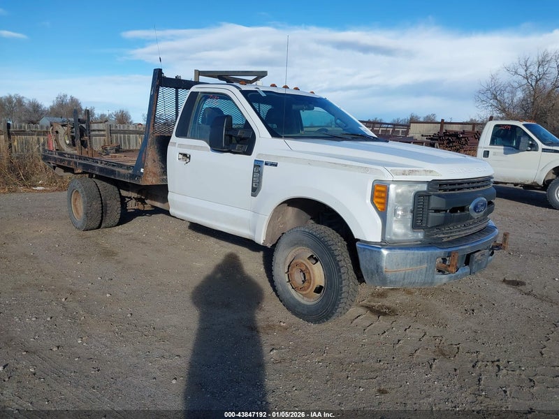 2017 Ford F-350 Chassis Xl vin: 1FDRF3H67HDA04742