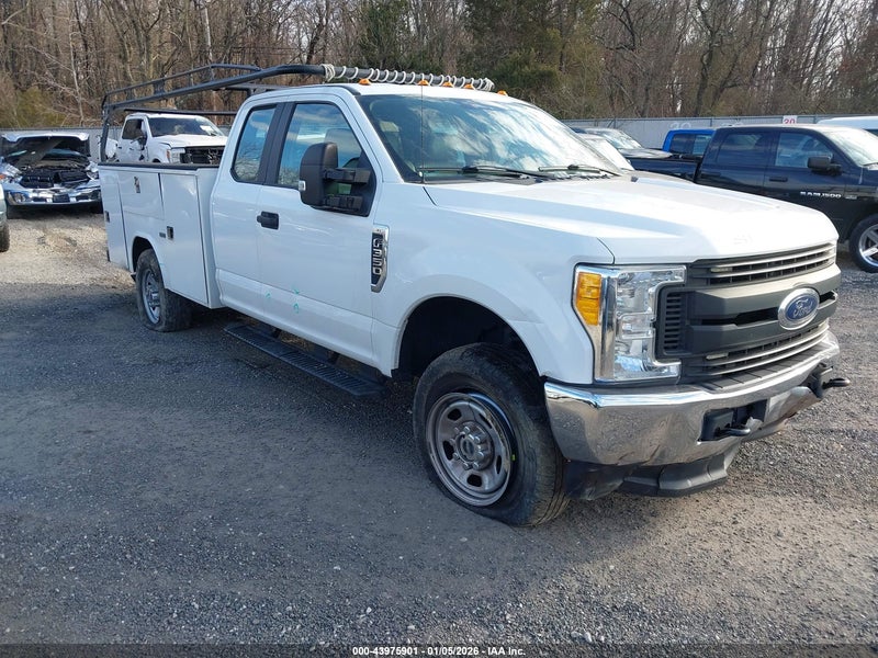 2017 Ford F-350 Chassis Xl White vin: 1FD8X3F62HEF23476