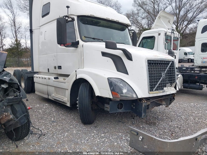 2014 Volvo Vn Vnl White vin: 4V4NC9EH3EN153406