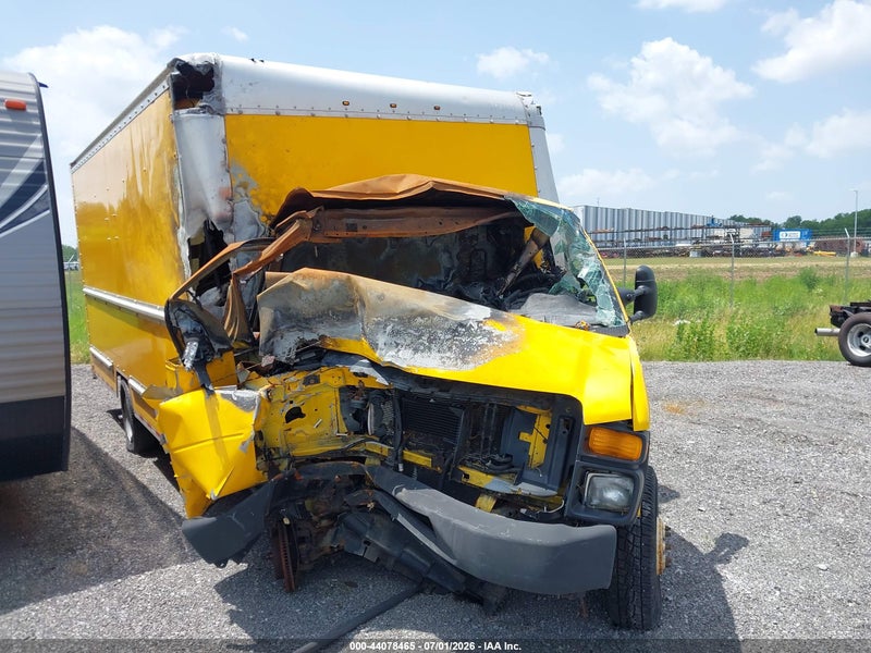 2015 Ford E-350 Cutaway   Yellow vin: 1FDWE3FS6FDA32485