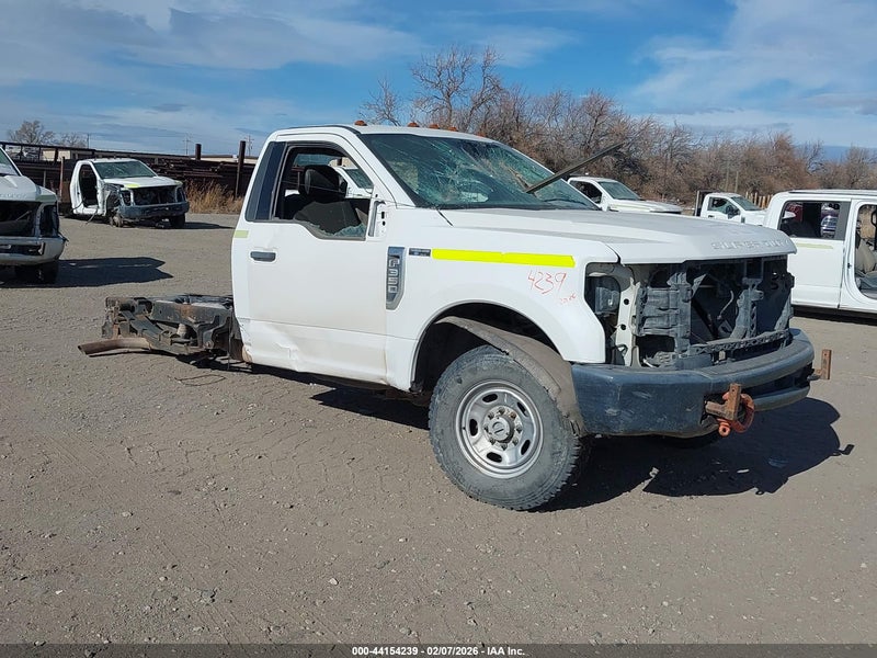 2017 Ford F-350 Chassis Xl vin: 1FDRF3F61HDA04741