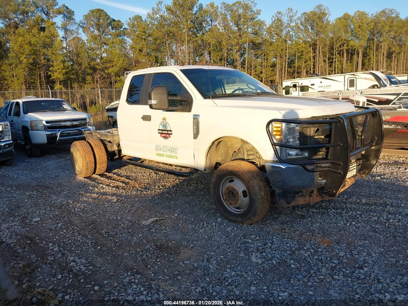 2017 Ford F-350 Chassis Xl vin: 1FD8X3H66HEC82521