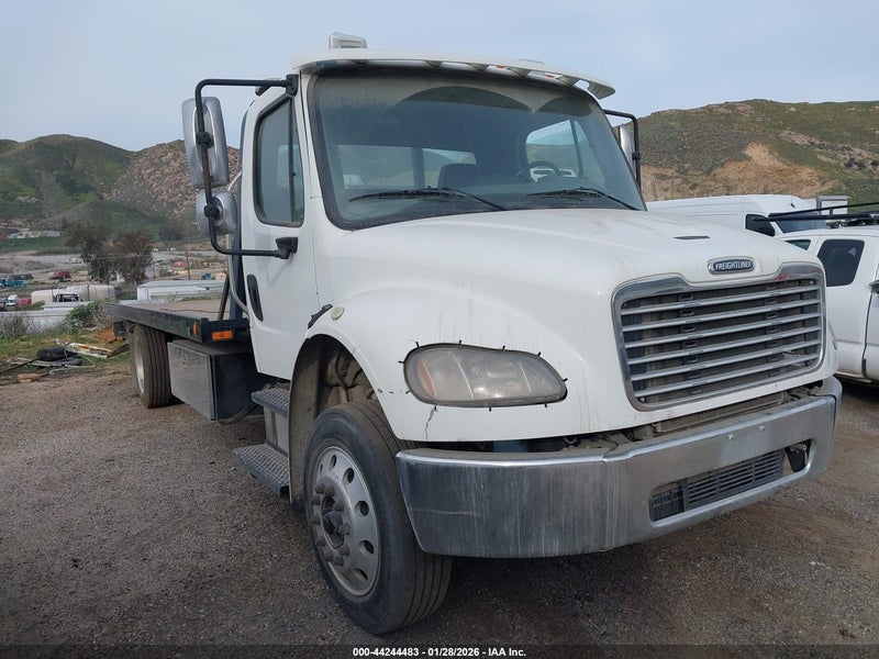 2018 Freightliner M2 106   White vin: 1FVACWFC7JHJS8033