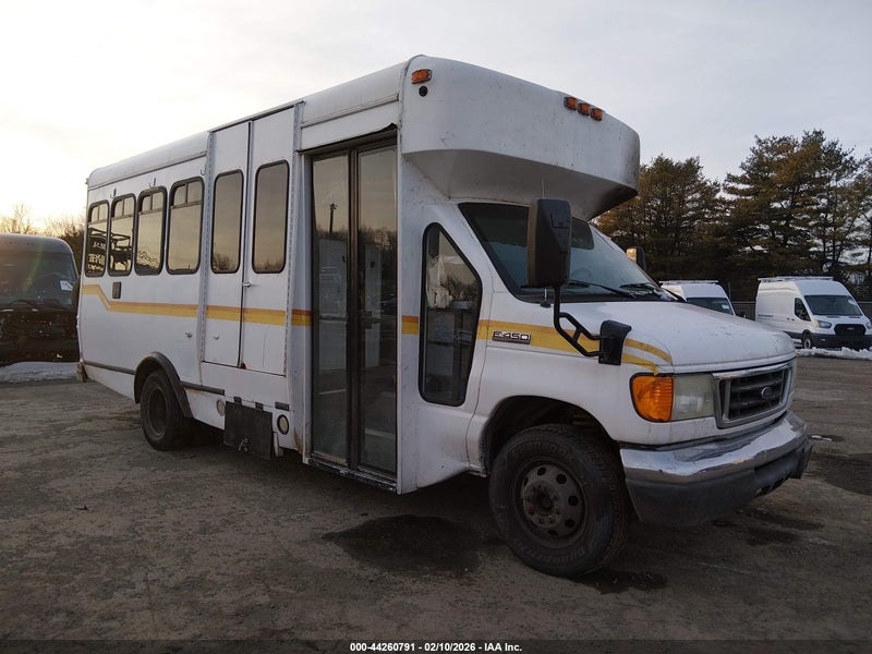 2006 Ford E-450 Cutaway   White vin: 1FDXE45S96DB29689