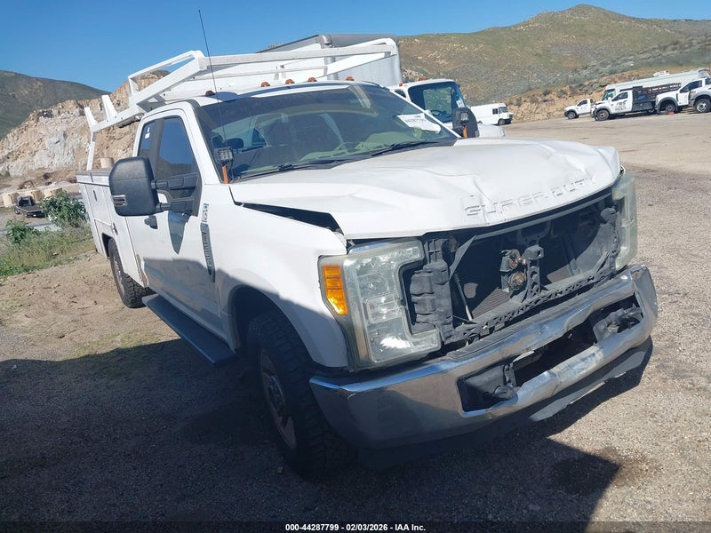 2017 Ford F-350 Chassis Xl White vin: 1FD8X3E63HEB62745