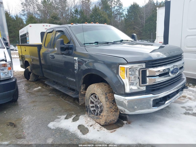 2017 Ford F-350 Chassis Xlt Gray vin: 1FD8X3FT3HEE97704