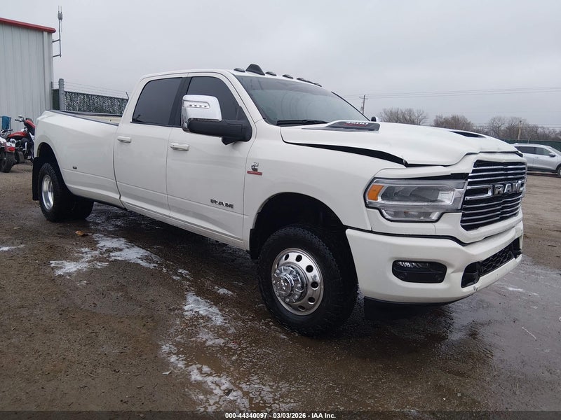 2023 Ram 3500 Laramie  4x4 8' Box White vin: 3C63RRJL5PG644753